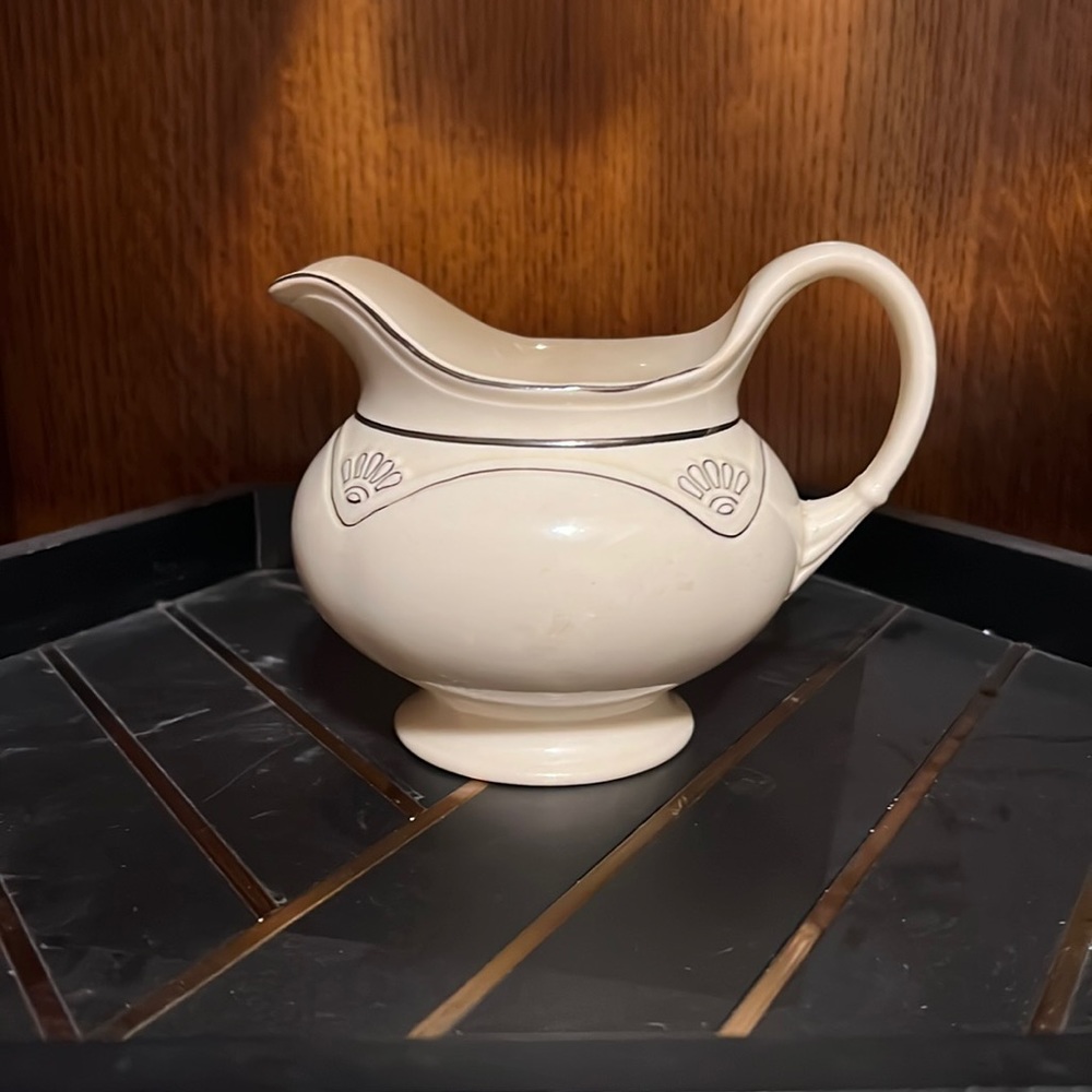 Homer Laughlin Gravy K45 M 8    4-3/4" Tall   Art Deco Pattern